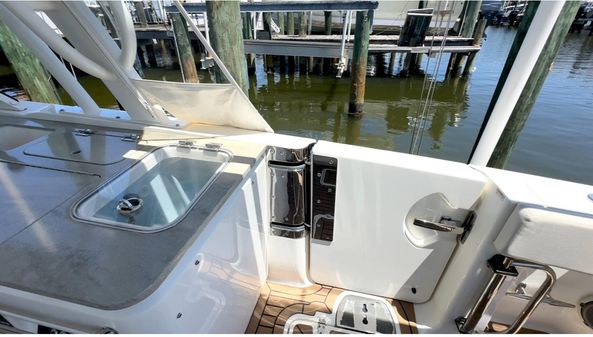 Boston Whaler 320 Vantage image