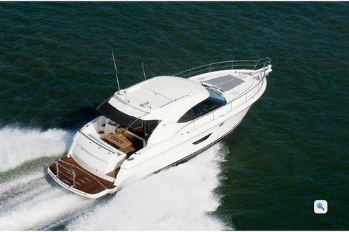 Riviera 4400 Sport Yacht Series II image