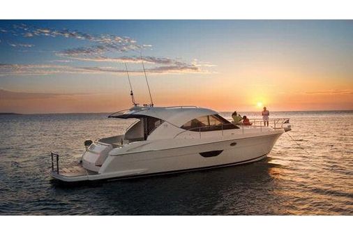 Riviera 4400 Sport Yacht Series II image