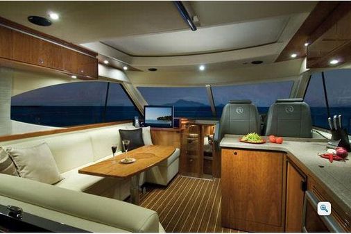 Riviera 4400 Sport Yacht Series II image