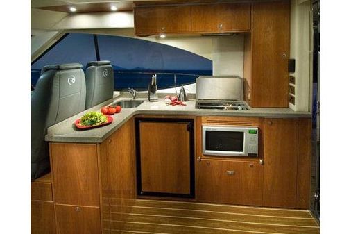 Riviera 4400 Sport Yacht Series II image