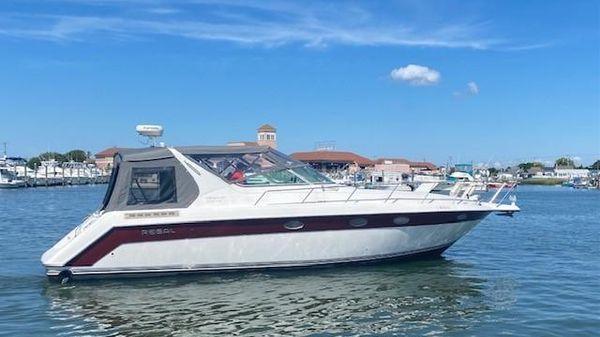 Regal 40 Commodore
