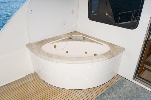 Horizon 106 Widebody Tri-Deck image