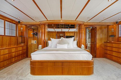 Horizon 106 Widebody Tri-Deck image