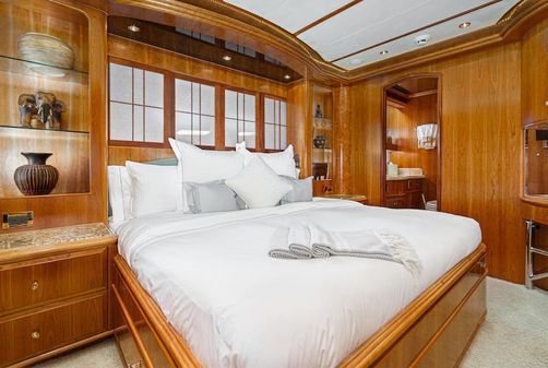 Horizon 106 Widebody Tri-Deck image