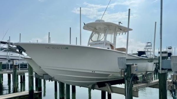 Sportsman Heritage 251 Center Console 