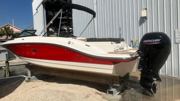 Sea Ray SPX 210