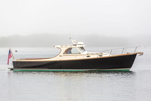 Hinckley Picnic Boat Classic image