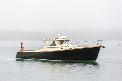 Hinckley Picnic Boat Classic image