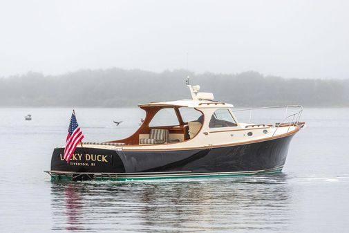 Hinckley Picnic Boat Classic image