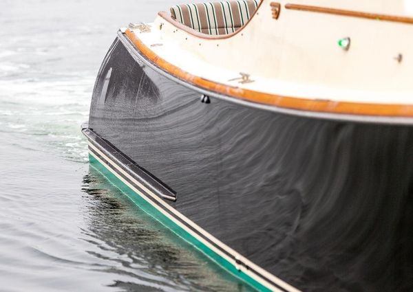 Hinckley Picnic Boat Classic image