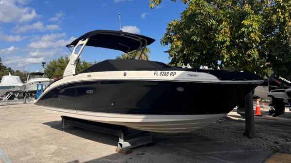 Sea Ray SDX 270 