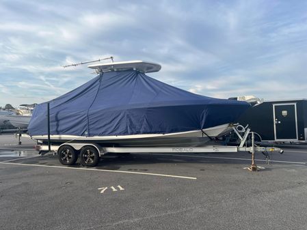 Robalo R242 Center Console image