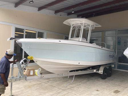 Robalo R242 Center Console image