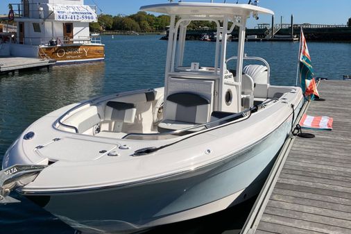 Robalo R242 Center Console image