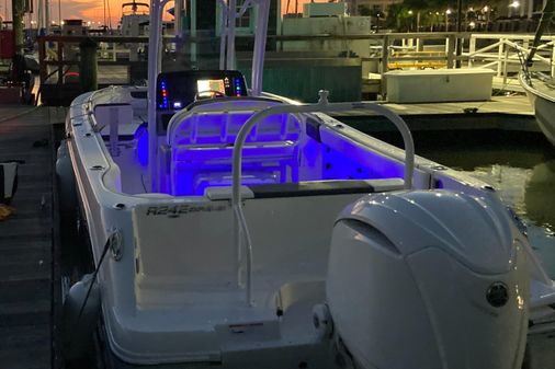 Robalo R242 Center Console image