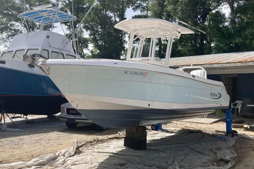 Robalo R242 Center Console image