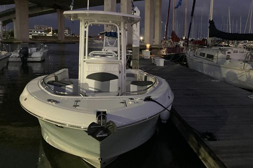 Robalo R242 Center Console image