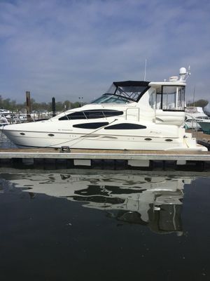 Cruisers Yachts 405 Express Motoryacht - main image