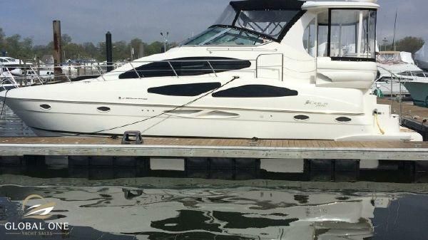 Cruisers Yachts 405 Express Motoryacht - main image