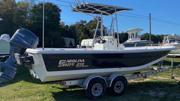 Carolina Skiff Ultra Elite 219 
