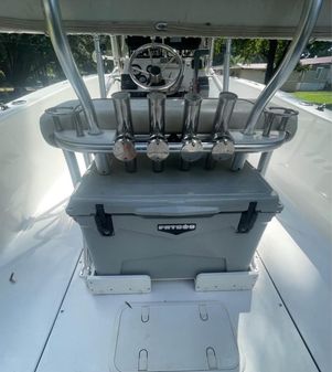 Sportsman Island Reef 19 Center Console image