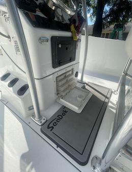 Sportsman Island Reef 19 Center Console image