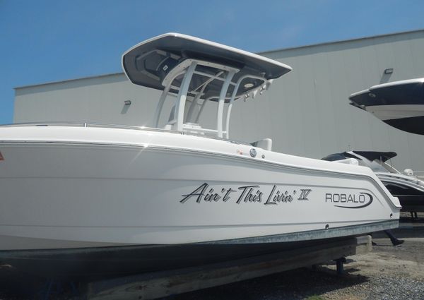 Robalo R222-CENTER-CONSOLE image