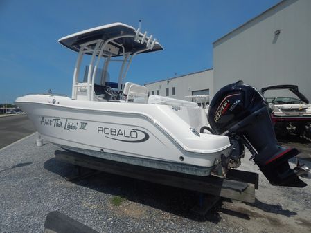 Robalo R222-CENTER-CONSOLE image