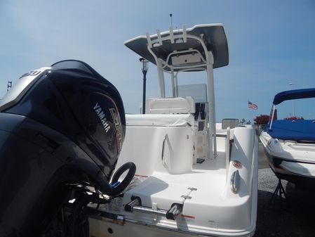 Robalo R222-CENTER-CONSOLE image