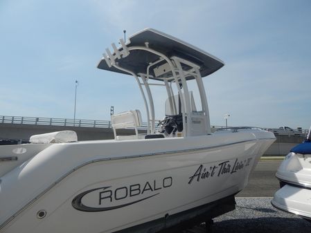 Robalo R222-CENTER-CONSOLE image