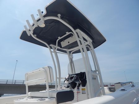 Robalo R222-CENTER-CONSOLE image