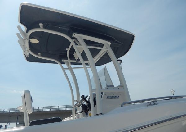 Robalo R222-CENTER-CONSOLE image