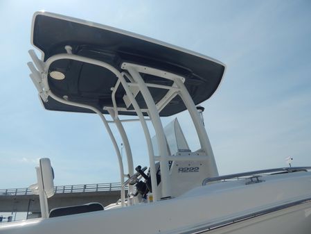 Robalo R222-CENTER-CONSOLE image