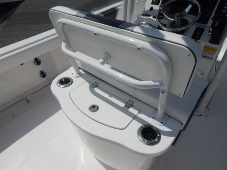 Robalo R222-CENTER-CONSOLE image