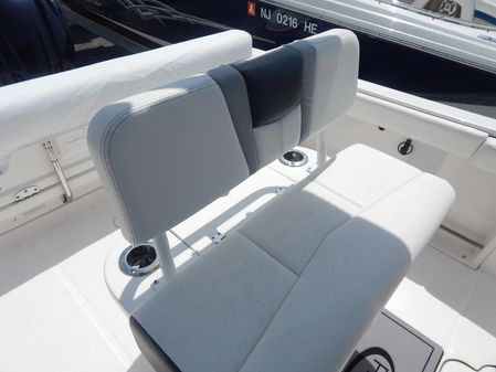 Robalo R222-CENTER-CONSOLE image