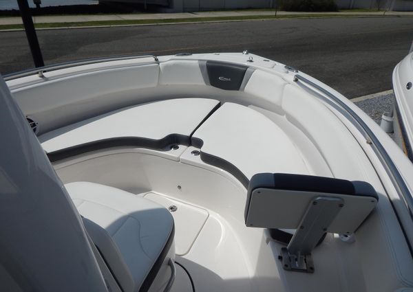 Robalo R222-CENTER-CONSOLE image