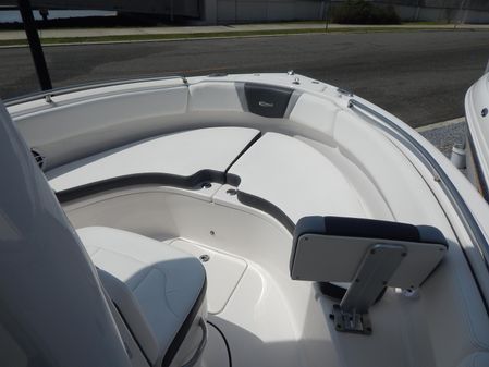 Robalo R222-CENTER-CONSOLE image