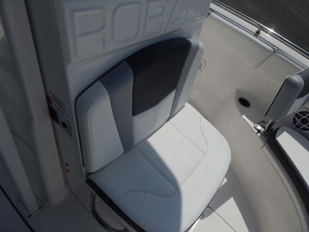 Robalo R222-CENTER-CONSOLE image