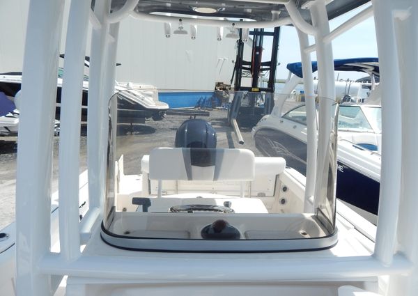 Robalo R222-CENTER-CONSOLE image