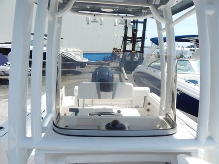 Robalo R222-CENTER-CONSOLE image