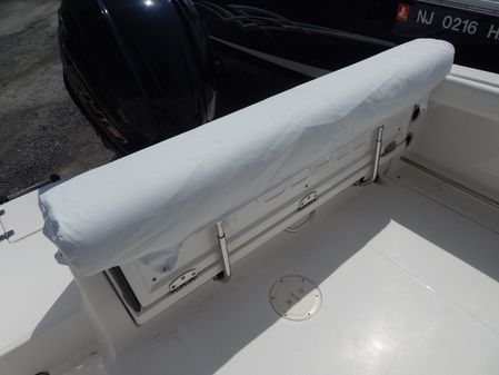 Robalo R222-CENTER-CONSOLE image