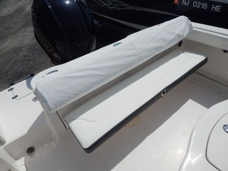 Robalo R222-CENTER-CONSOLE image