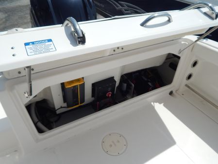 Robalo R222-CENTER-CONSOLE image