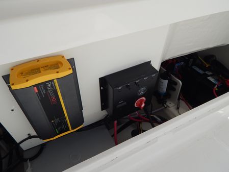 Robalo R222-CENTER-CONSOLE image