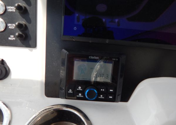 Robalo R222-CENTER-CONSOLE image