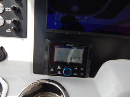 Robalo R222-CENTER-CONSOLE image