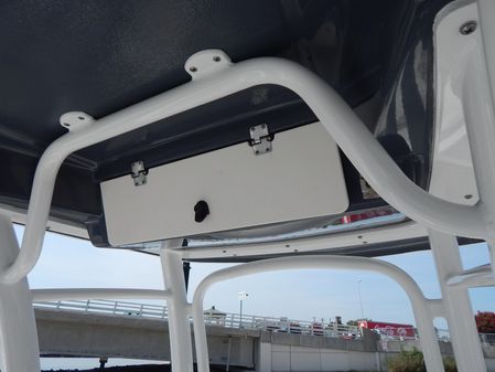 Robalo R222-CENTER-CONSOLE image