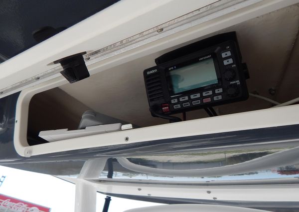 Robalo R222-CENTER-CONSOLE image