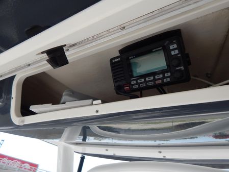 Robalo R222-CENTER-CONSOLE image